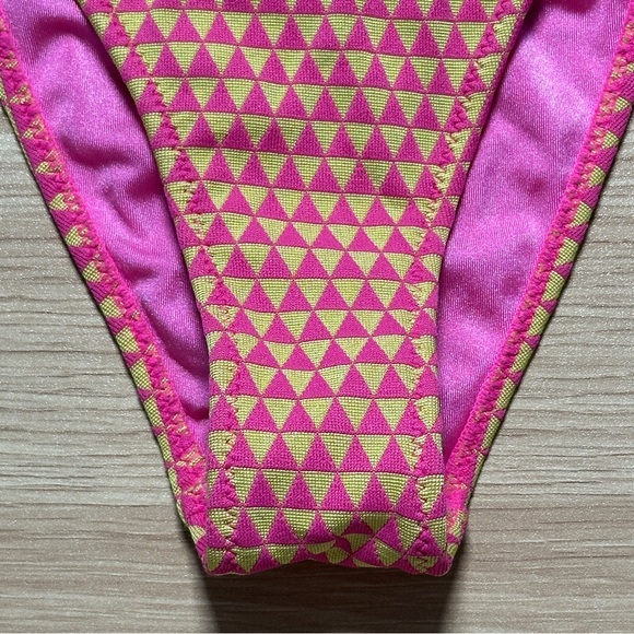 •Triangle Swimwear Cora bikini set in ursa - Picture 10 of 16